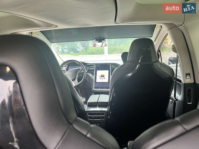 Позашляховик / Кросовер Tesla Model X 2016 в Чернівцях