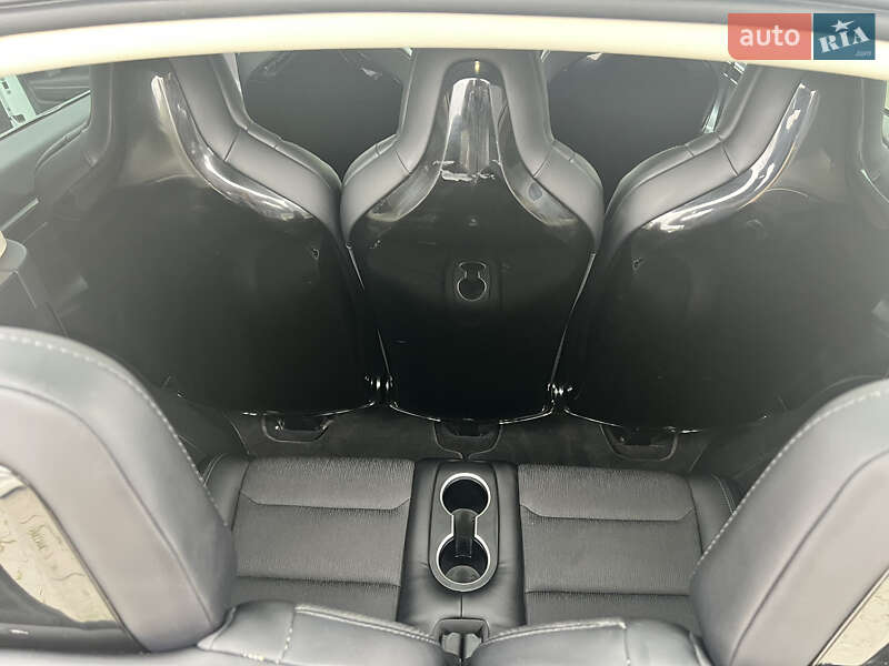 Позашляховик / Кросовер Tesla Model X 2016 в Чернівцях