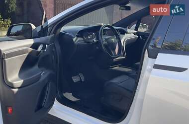 Позашляховик / Кросовер Tesla Model X 2019 в 