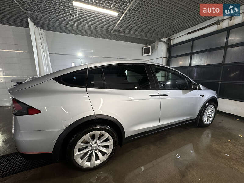 Позашляховик / Кросовер Tesla Model X 2017 в Львові