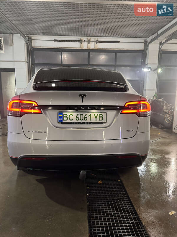 Позашляховик / Кросовер Tesla Model X 2017 в Львові