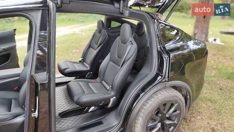 Позашляховик / Кросовер Tesla Model X 2023 в Новояворівську