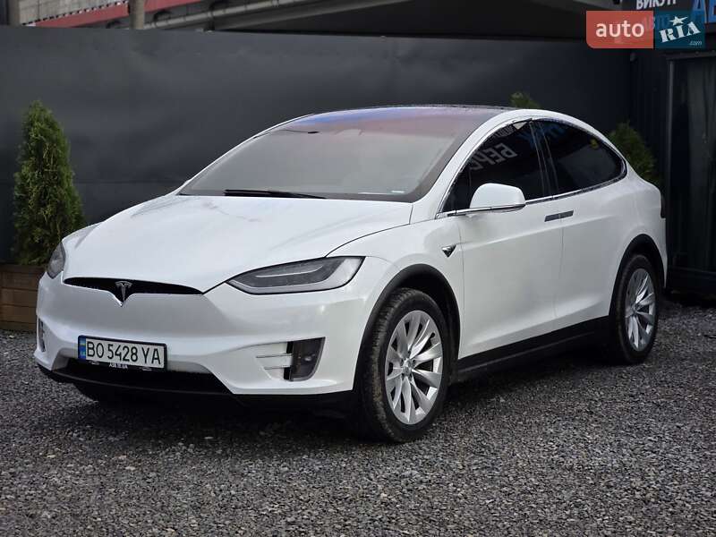 Tesla Model X 2020