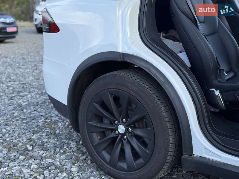 Позашляховик / Кросовер Tesla Model X 2019 в Умані