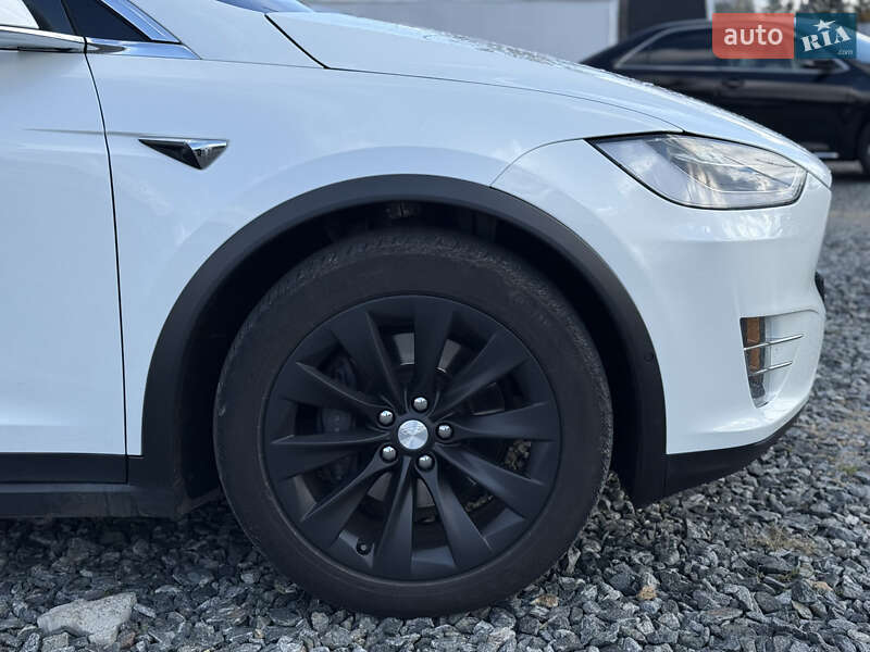 Позашляховик / Кросовер Tesla Model X 2019 в Умані