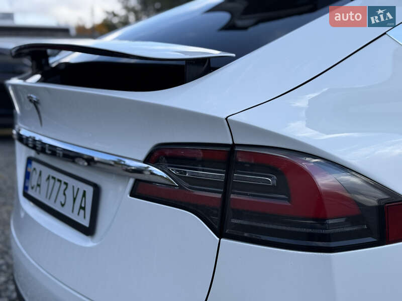 Позашляховик / Кросовер Tesla Model X 2019 в Умані