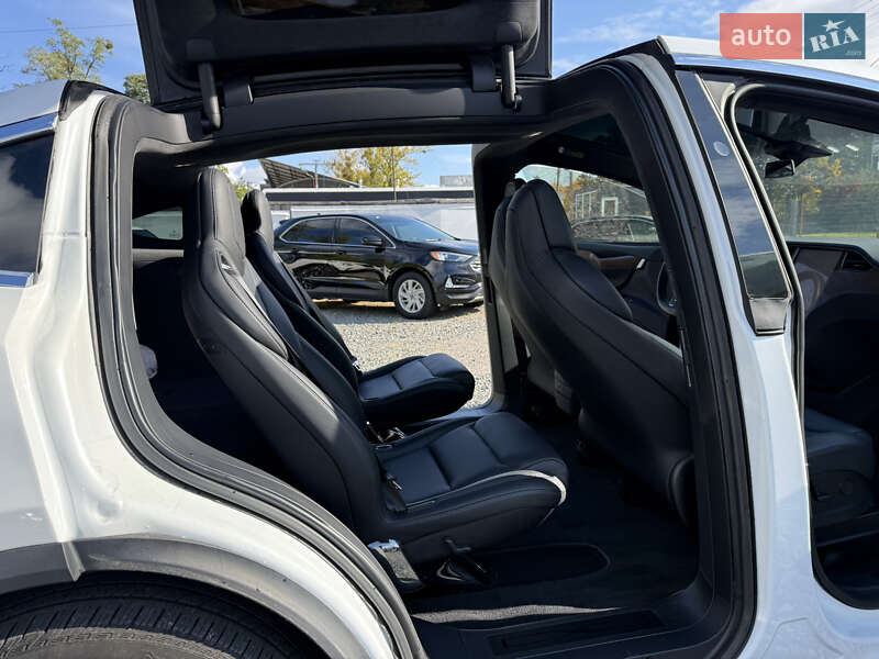 Позашляховик / Кросовер Tesla Model X 2019 в Умані