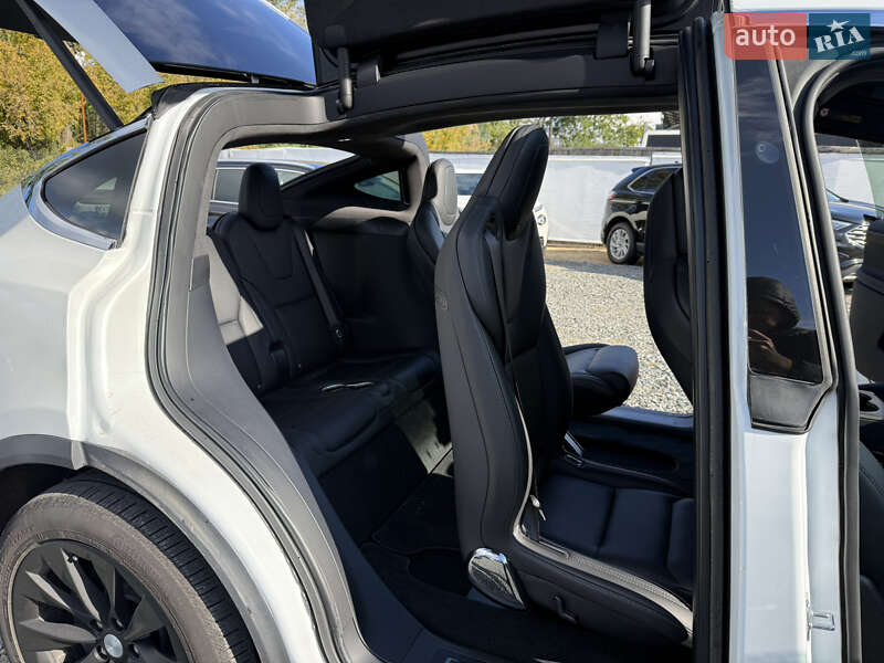 Позашляховик / Кросовер Tesla Model X 2019 в Умані