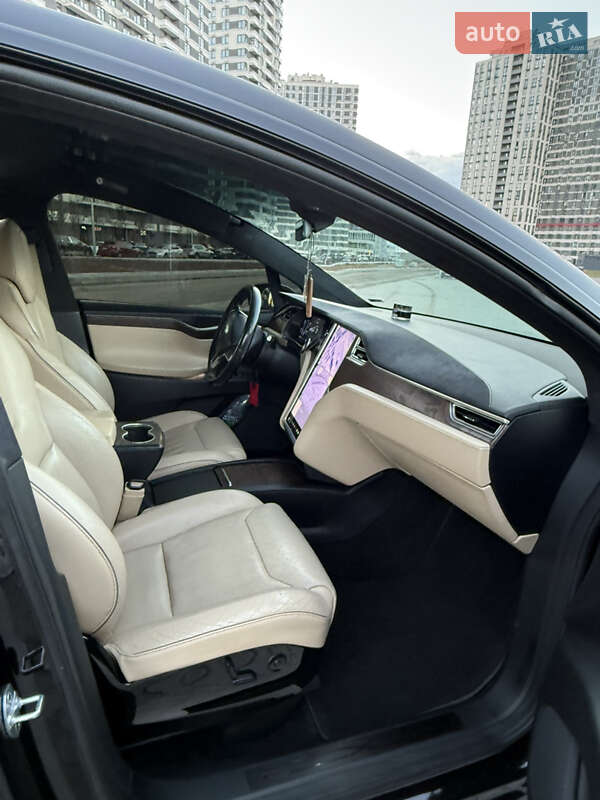 Позашляховик / Кросовер Tesla Model X 2016 в Києві