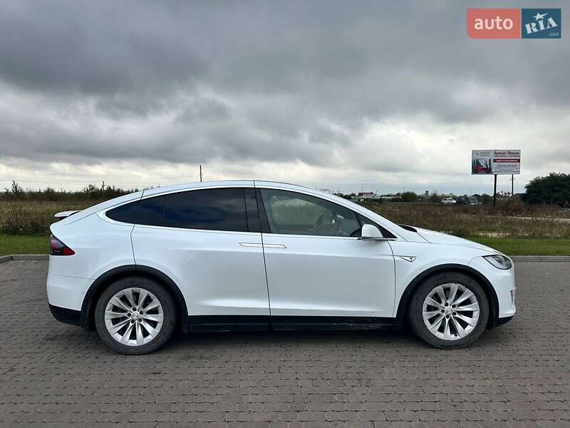 Внедорожник / Кроссовер Tesla Model X 2016 в Городке