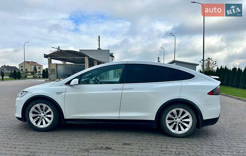 Внедорожник / Кроссовер Tesla Model X 2016 в Городке