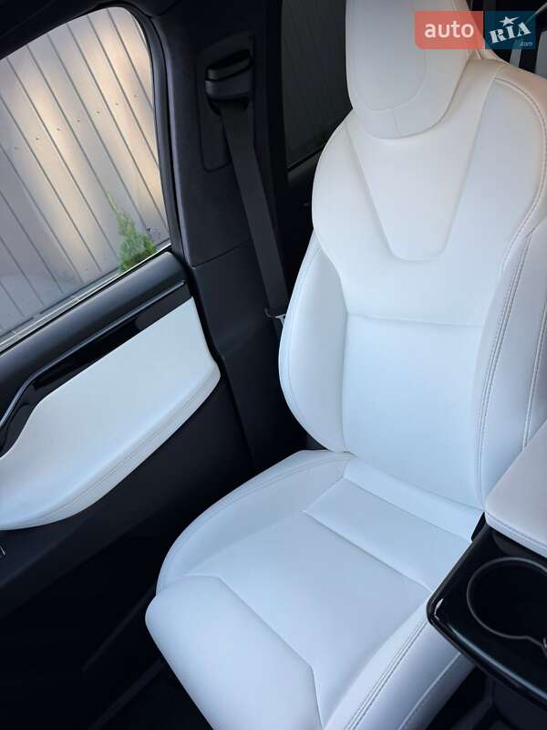 Внедорожник / Кроссовер Tesla Model X 2019 в Черновцах