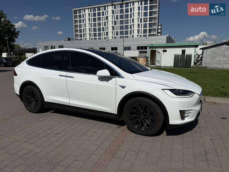 Позашляховик / Кросовер Tesla Model X 2016 в Івано-Франківську