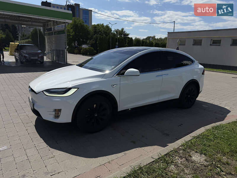Позашляховик / Кросовер Tesla Model X 2016 в Івано-Франківську