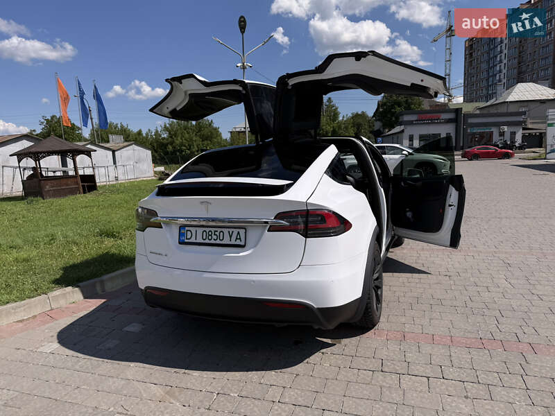 Позашляховик / Кросовер Tesla Model X 2016 в Івано-Франківську