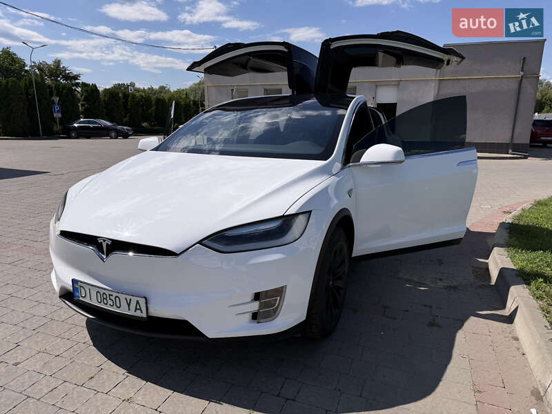 Позашляховик / Кросовер Tesla Model X 2016 в Івано-Франківську
