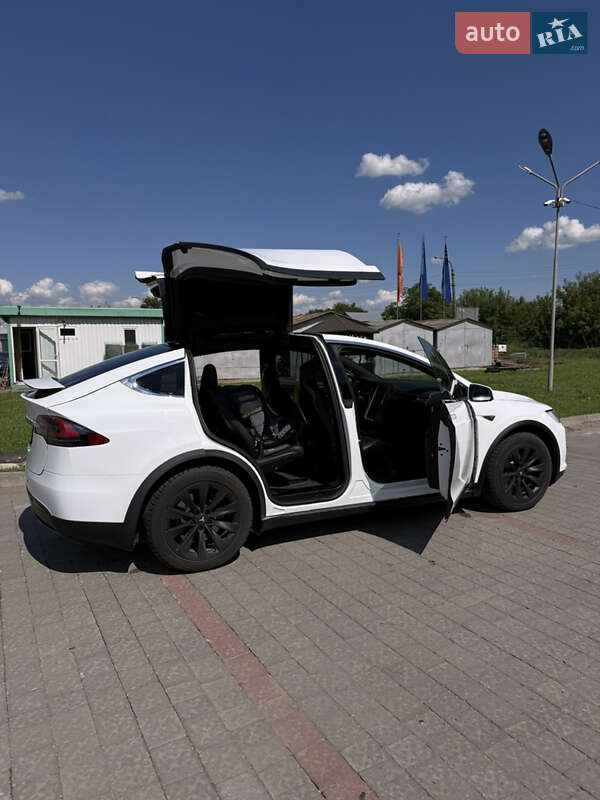 Позашляховик / Кросовер Tesla Model X 2016 в Івано-Франківську