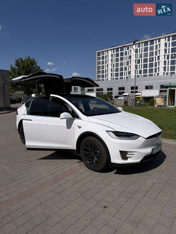 Позашляховик / Кросовер Tesla Model X 2016 в Івано-Франківську