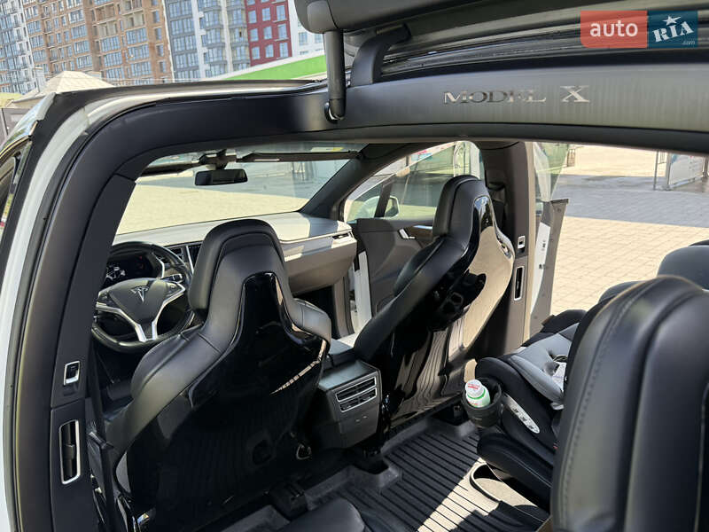 Позашляховик / Кросовер Tesla Model X 2016 в Івано-Франківську