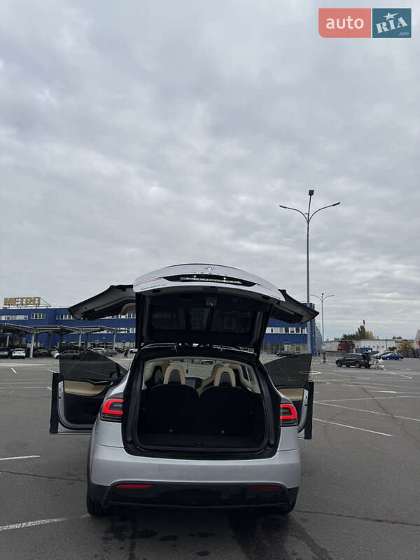 Внедорожник / Кроссовер Tesla Model X 2016 в Киеве