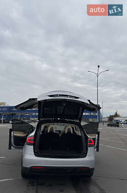 Позашляховик / Кросовер Tesla Model X 2016 в 