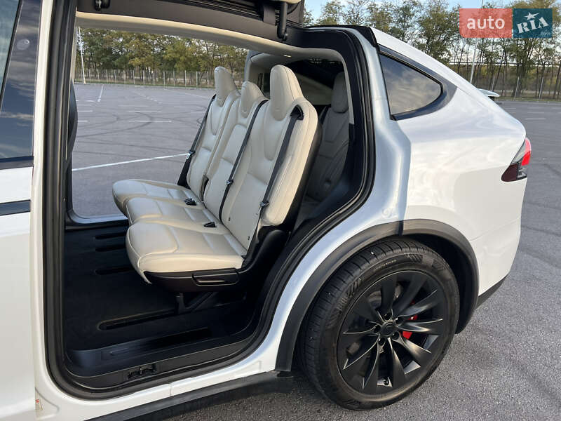Позашляховик / Кросовер Tesla Model X 2018 в Дніпрі