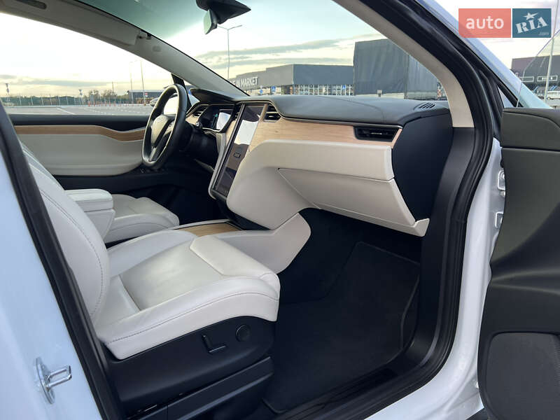 Позашляховик / Кросовер Tesla Model X 2018 в Дніпрі