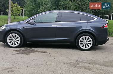 Позашляховик / Кросовер Tesla Model X 2017 в 