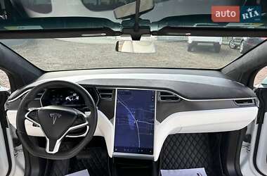Позашляховик / Кросовер Tesla Model X 2016 в 