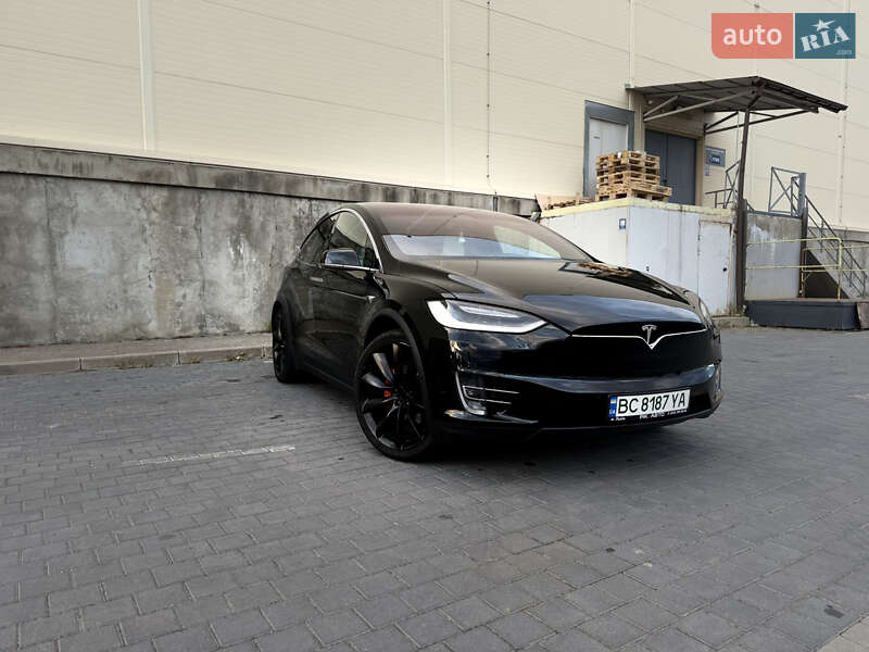 Позашляховик / Кросовер Tesla Model X 2017 в Львові