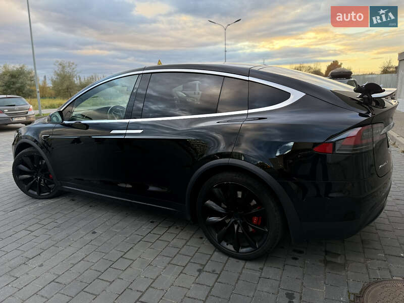 Позашляховик / Кросовер Tesla Model X 2017 в Львові