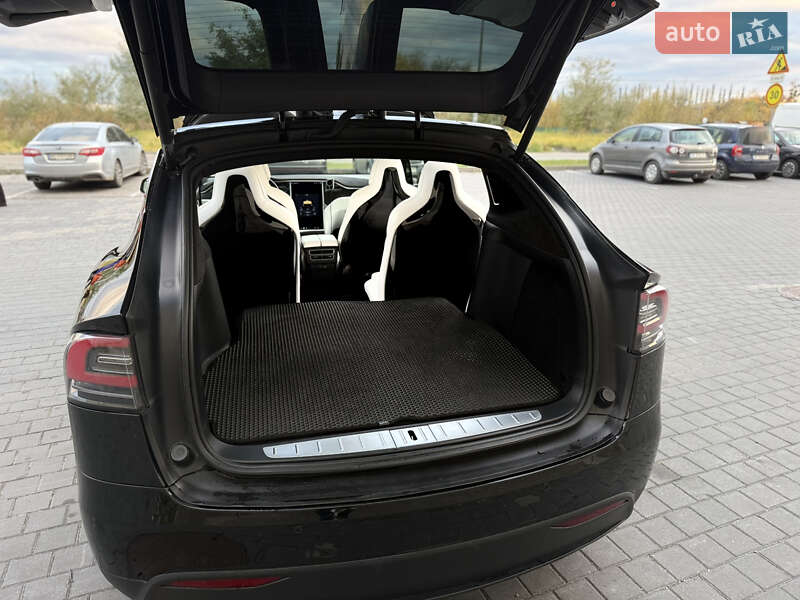 Позашляховик / Кросовер Tesla Model X 2017 в Львові