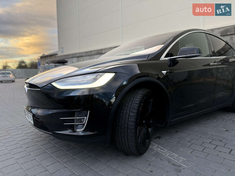 Позашляховик / Кросовер Tesla Model X 2017 в Львові
