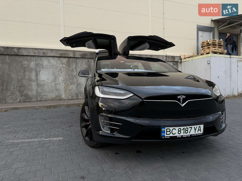 Позашляховик / Кросовер Tesla Model X 2017 в Львові
