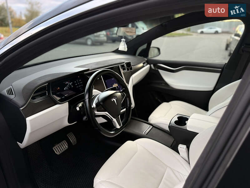 Позашляховик / Кросовер Tesla Model X 2017 в Львові