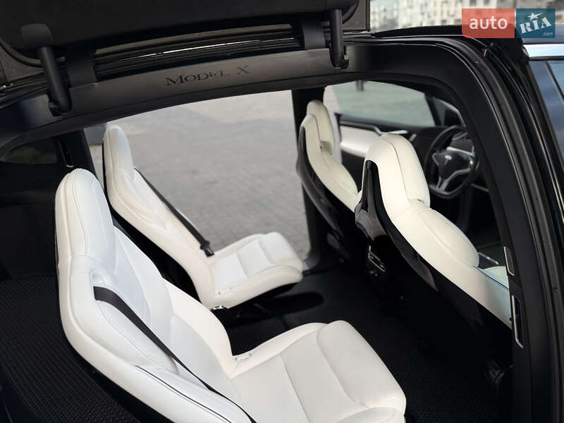 Позашляховик / Кросовер Tesla Model X 2017 в Львові