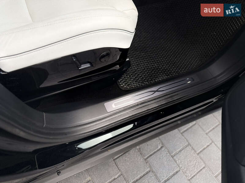 Позашляховик / Кросовер Tesla Model X 2017 в Львові