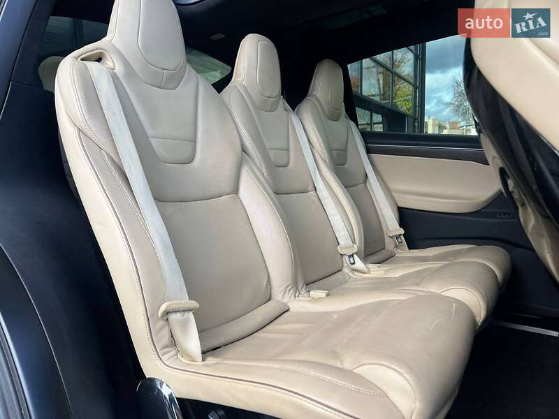 Позашляховик / Кросовер Tesla Model X 2016 в Івано-Франківську