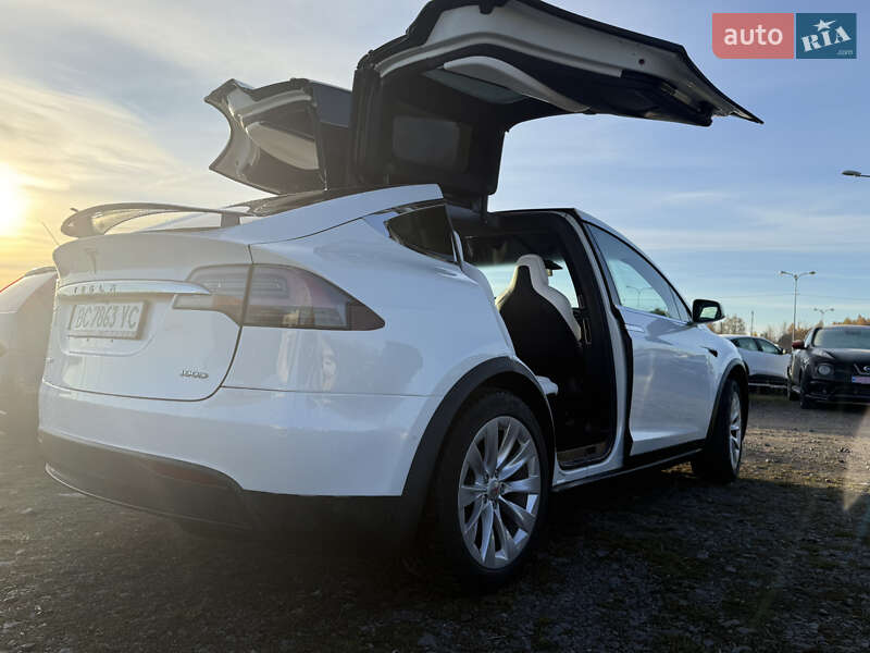 Позашляховик / Кросовер Tesla Model X 2018 в Львові