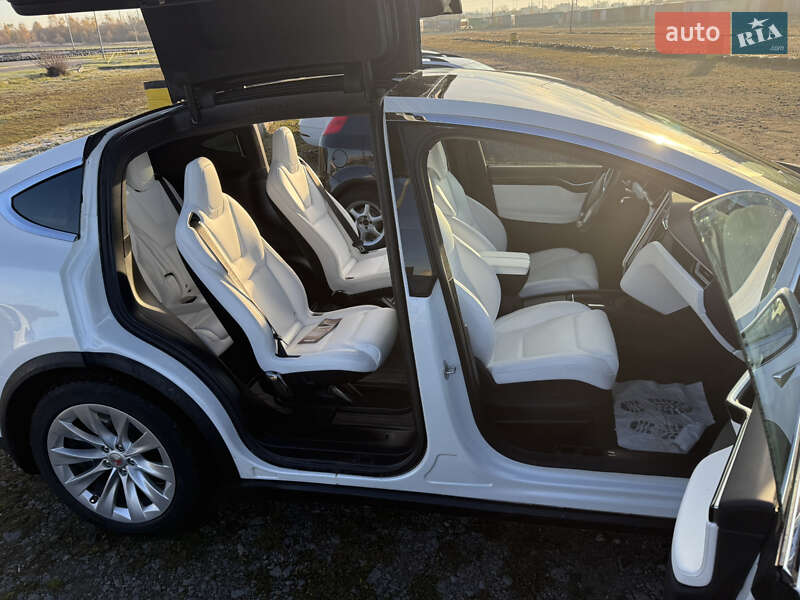 Позашляховик / Кросовер Tesla Model X 2018 в Львові