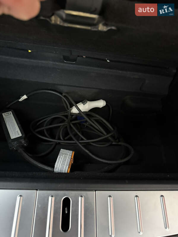 Внедорожник / Кроссовер Tesla Model X 2016 в Киеве фото 5 Внедорожник / Кроссовер Tesla Model X 2016 в Киеве