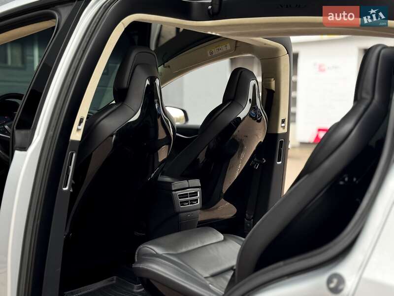 Внедорожник / Кроссовер Tesla Model X 2016 в Киеве