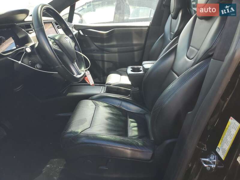 Позашляховик / Кросовер Tesla Model X 2017 в Івано-Франківську