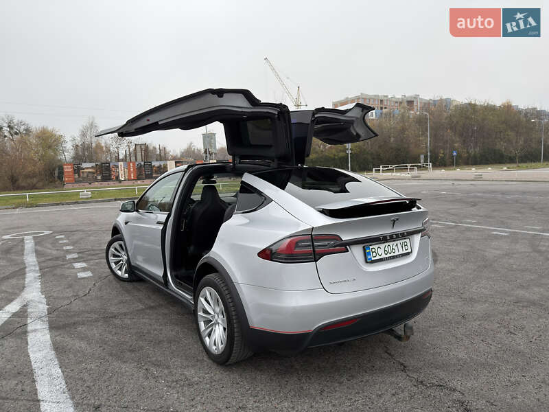 Позашляховик / Кросовер Tesla Model X 2017 в Львові