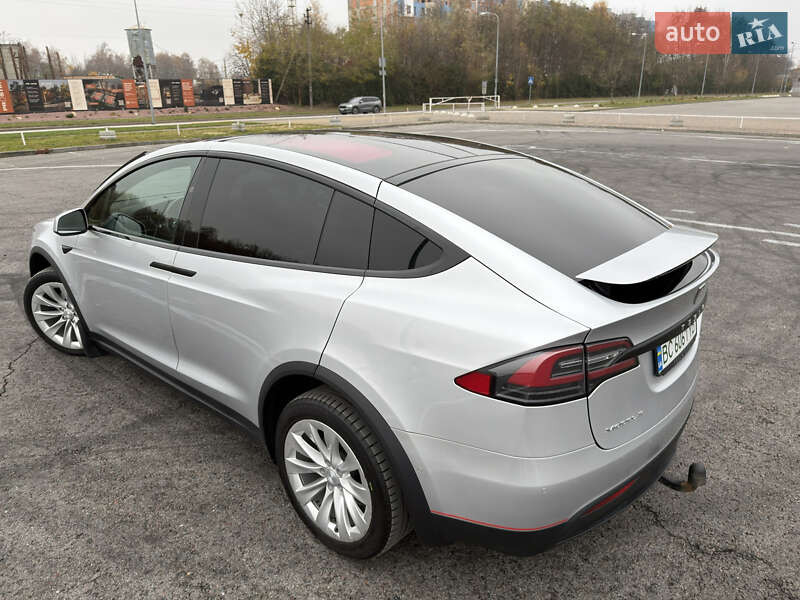 Позашляховик / Кросовер Tesla Model X 2017 в Львові
