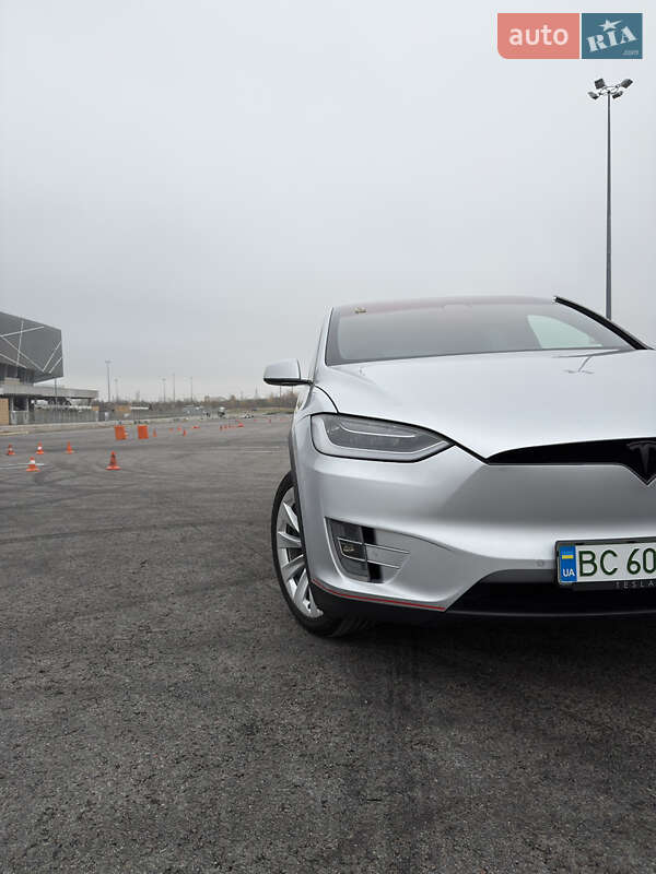 Позашляховик / Кросовер Tesla Model X 2017 в Львові