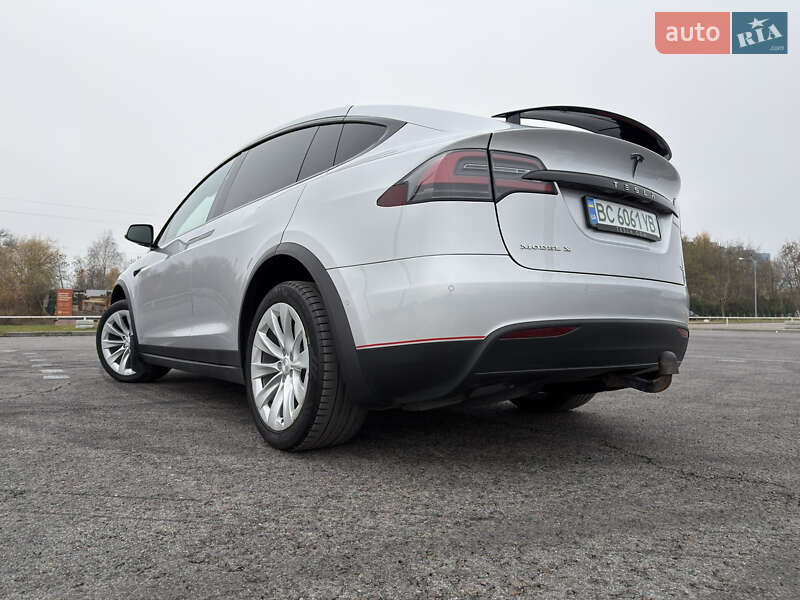 Позашляховик / Кросовер Tesla Model X 2017 в Львові
