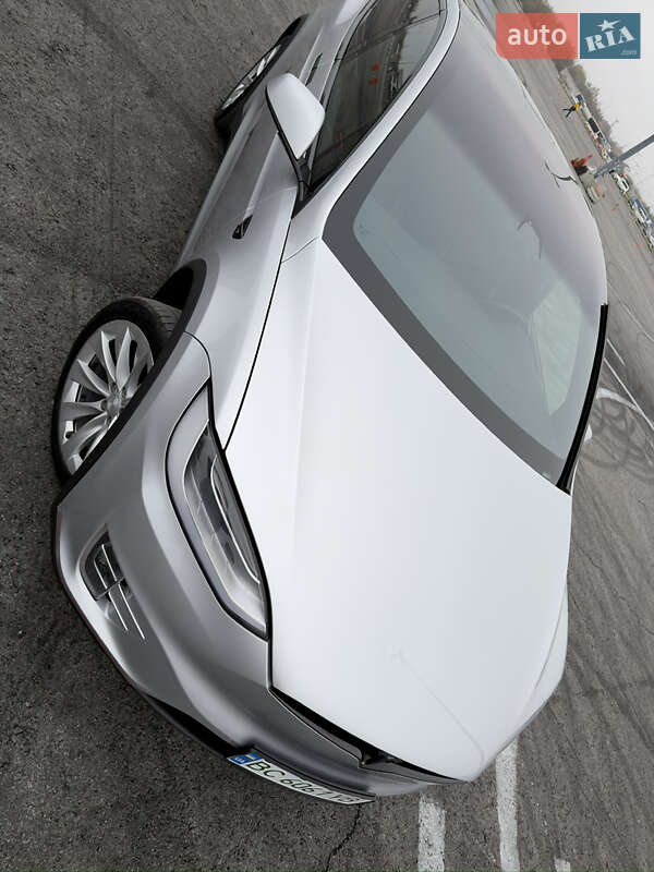 Позашляховик / Кросовер Tesla Model X 2017 в Львові