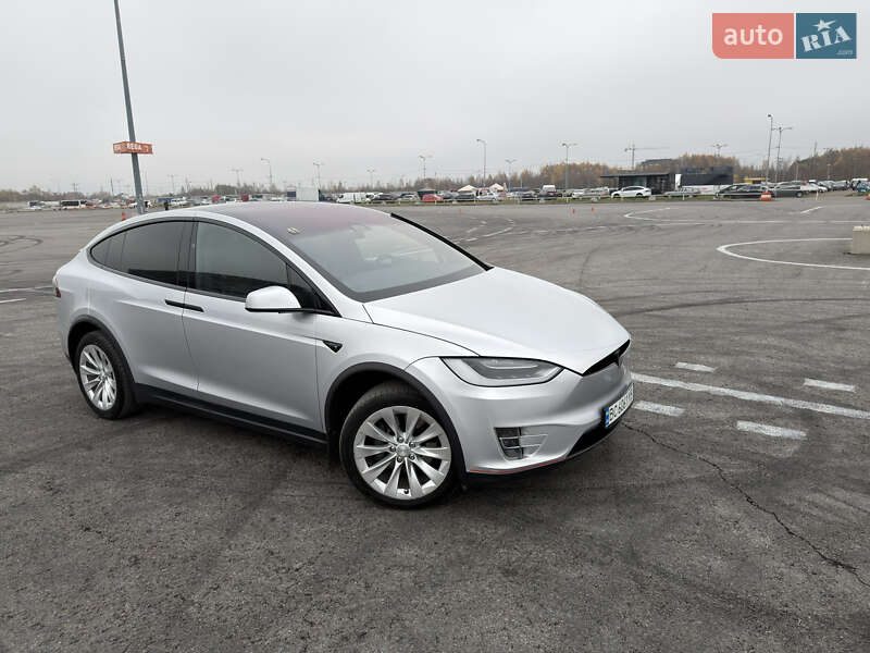 Позашляховик / Кросовер Tesla Model X 2017 в Львові