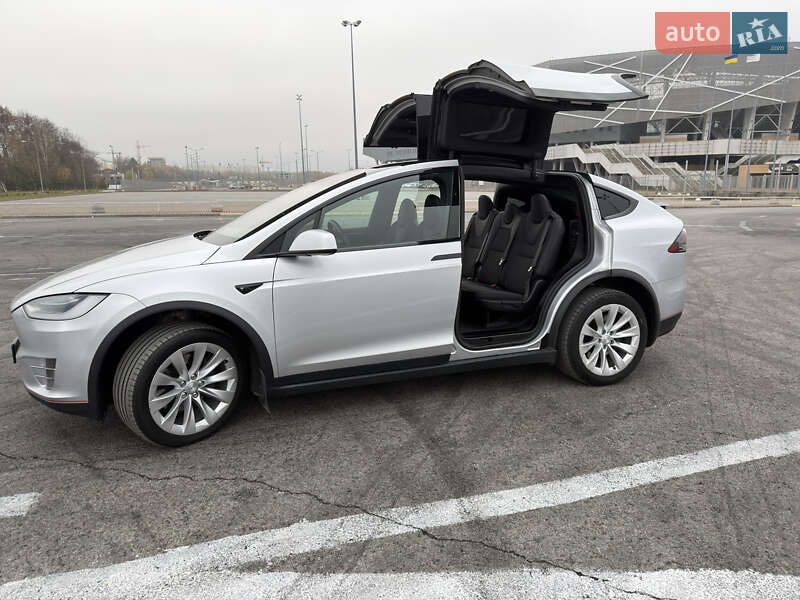 Позашляховик / Кросовер Tesla Model X 2017 в Львові